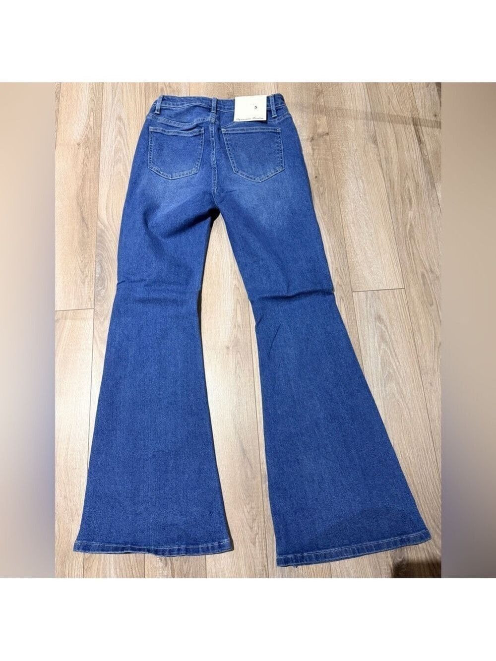 Vervet Dynamic Denim Flare Jeans Distressed NWT - Picture 2 of 5